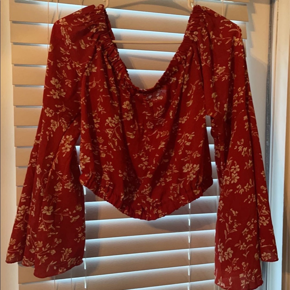 Crop top, belled sleeves